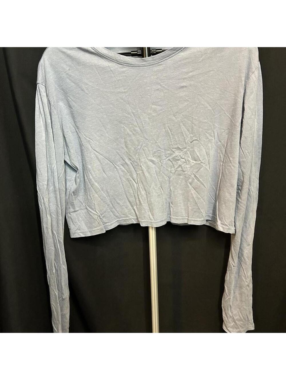 Lulus light blue long sleeve crop top in a M #lulus #cropped